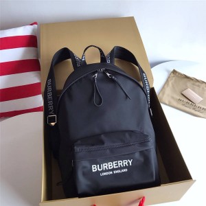 burberry英国官网包包巴宝莉新款徽标印花 ECONYL® 双肩包80210841