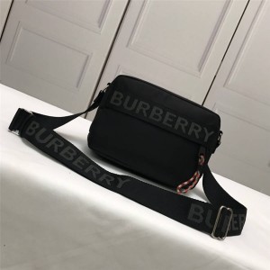 Burberry巴宝莉包包正品男包博柏利新款尼龙徽标装饰斜背包斜跨包80256691