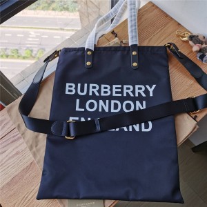 Burberry/巴宝莉中国官网博柏利新款字母LOGO印花徽标尼龙托特包