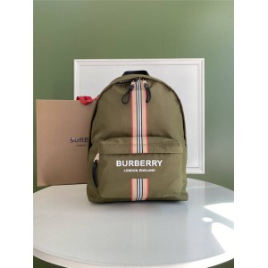 Burberry/巴宝莉香港官网徽标拼标志性条纹印花 ECONYL® 双肩包80357651