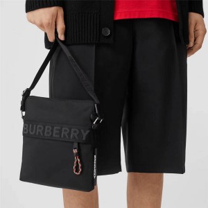 Burberry/巴宝莉官网男包新款尼龙徽标装饰斜背包80096121